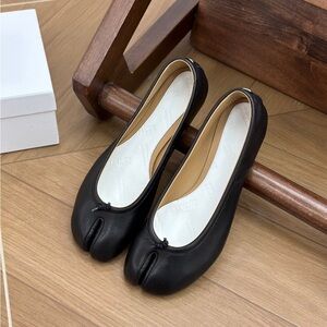 Maison Martin Margiela Women's Black Leather Ballet Flats